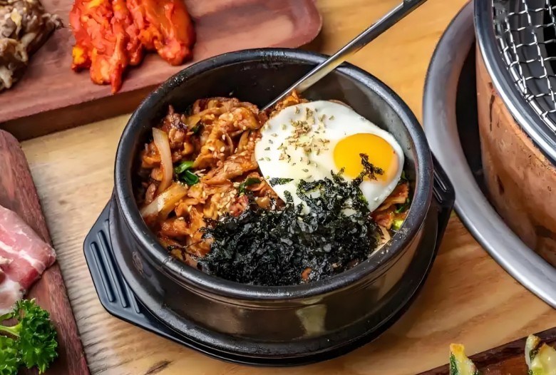 金达莱石锅拌饭