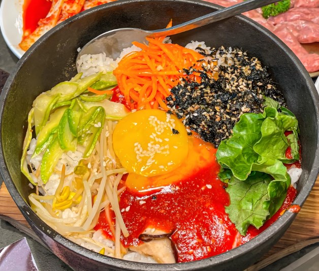 咕噜噜石锅拌饭