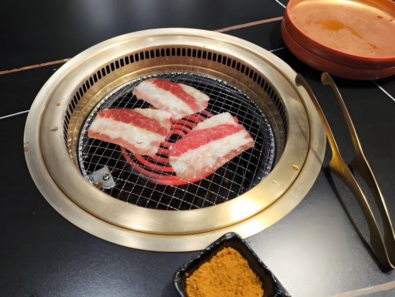 鑫东宫自助烤肉加盟