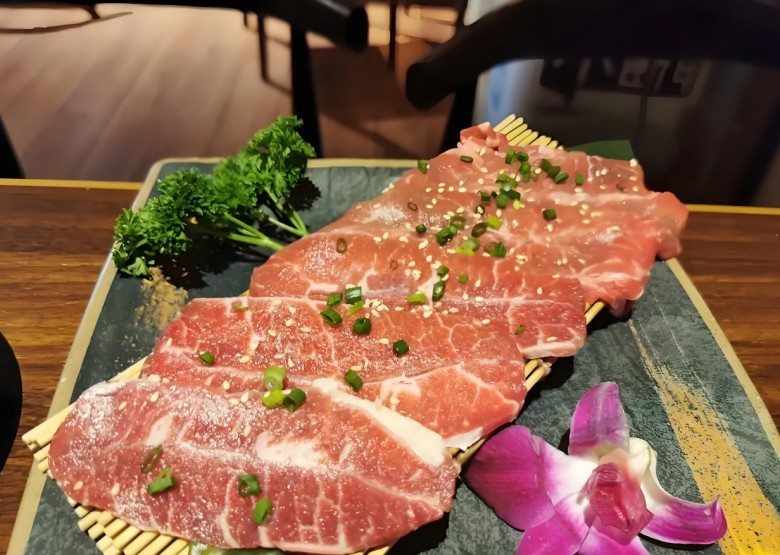 肉呆呆自助烤肉集市加盟