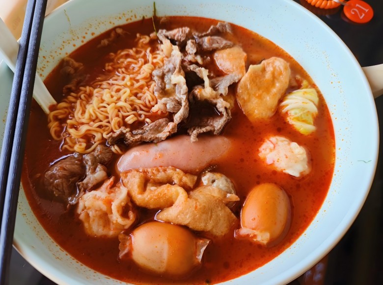 艳红麻辣烫加盟