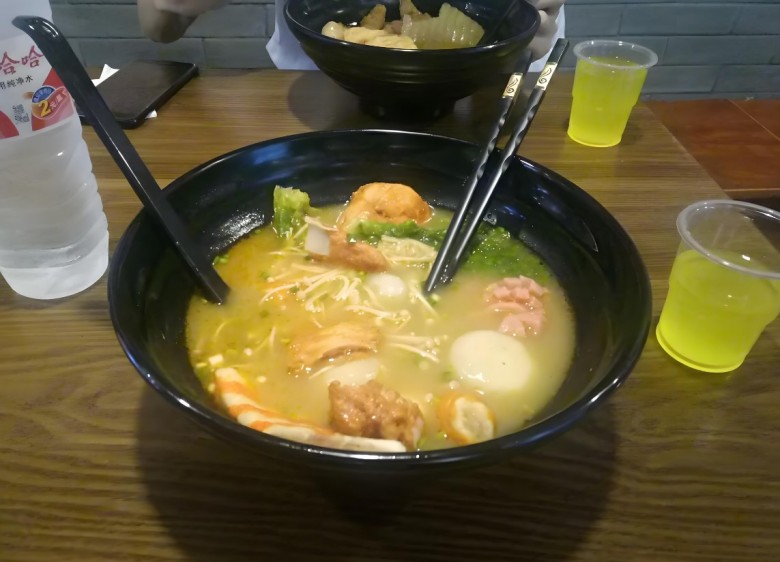 辣千骨麻辣烫加盟