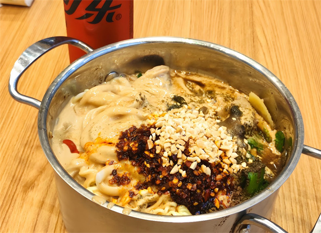 赛村花东北黏糊麻辣烫加盟