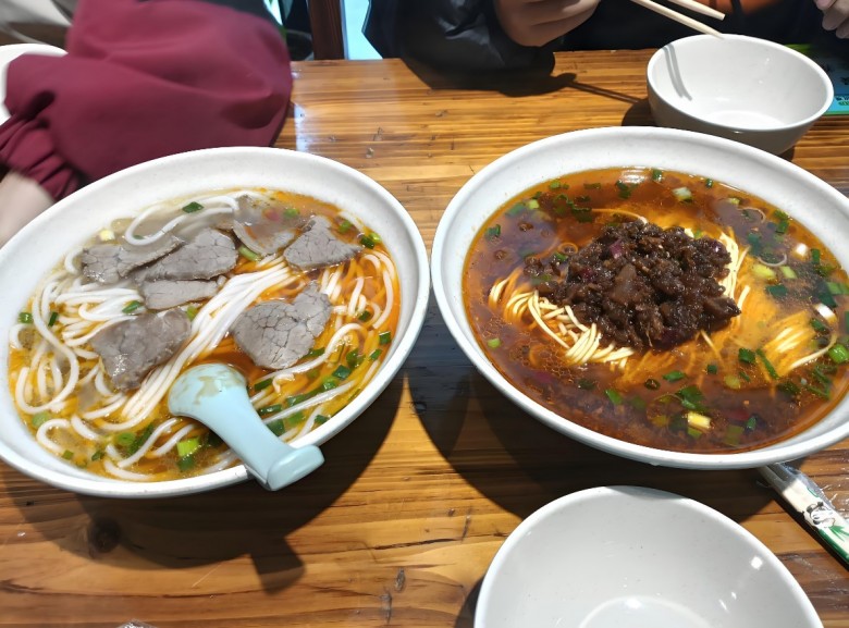 禄广门贵州原汤牛肉粉