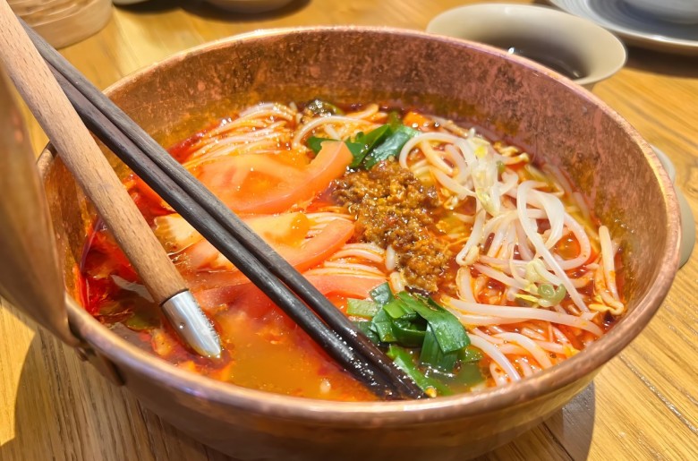 窄巷口生烫牛肉米线
