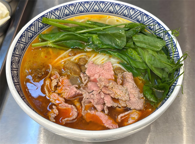 麒老師鮮切牛肉米線