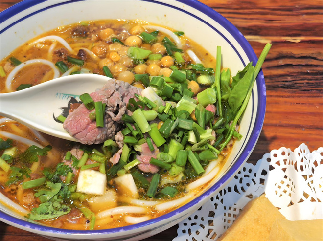 麒老師鮮切牛肉米線