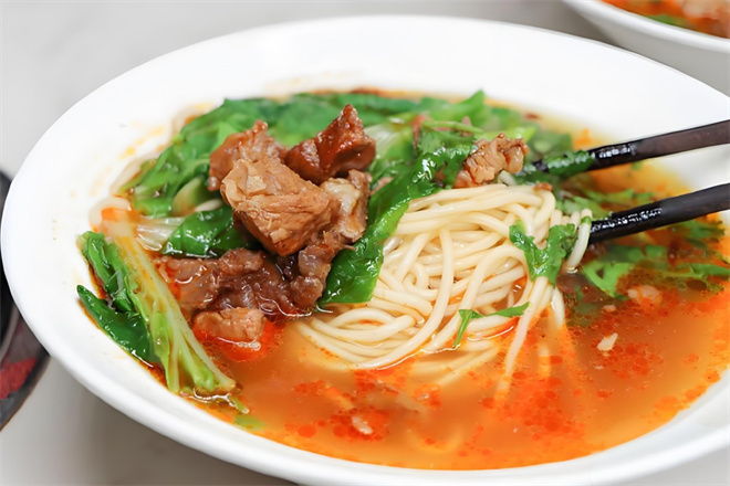 麒老師鮮切牛肉米線