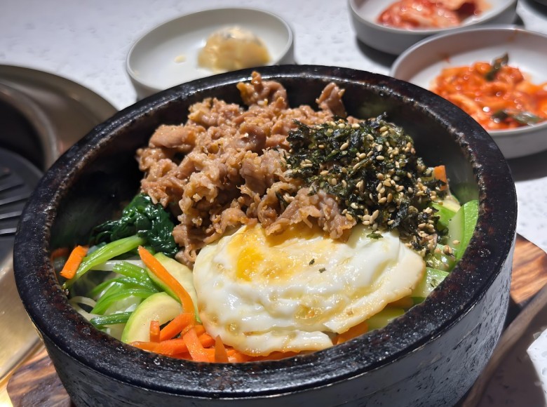 韩釜石锅拌饭加盟