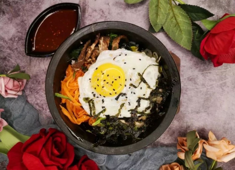 英玉石锅拌饭加盟