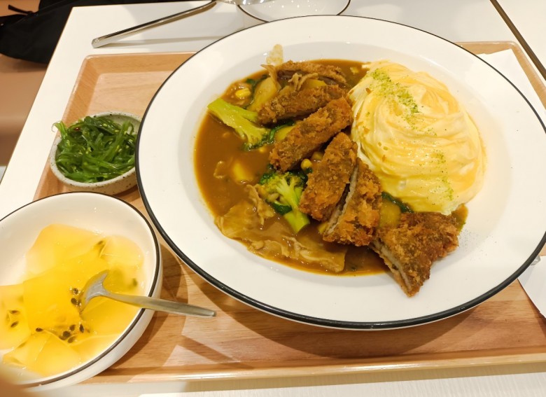 酱津津咖喱蛋包饭