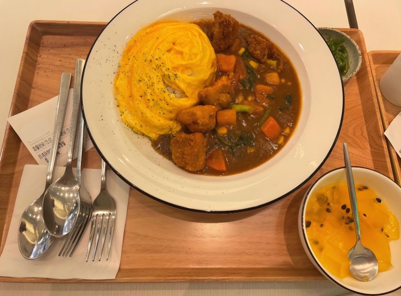 酱津津咖喱蛋包饭