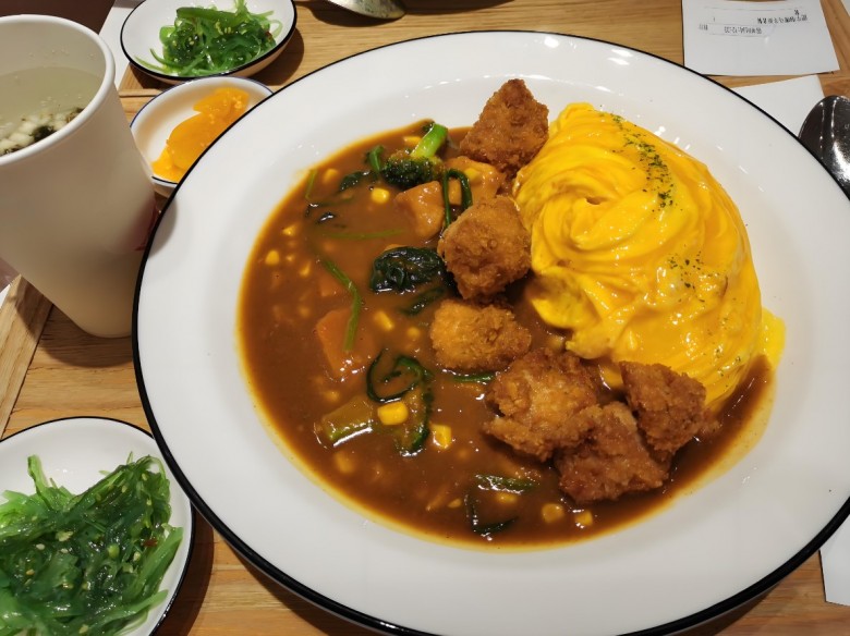 酱津津咖喱蛋包饭