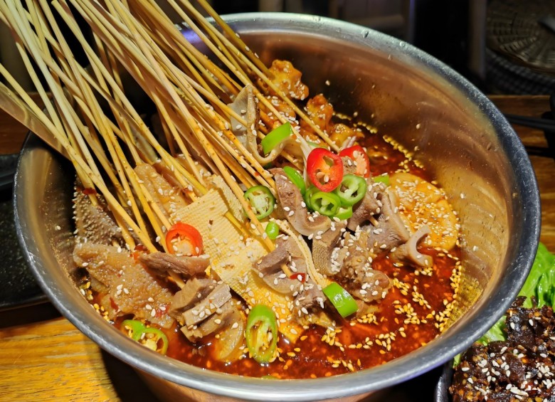 巴人治灶串串香火锅