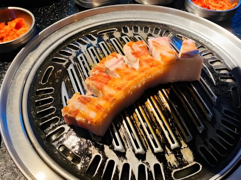 猪六福烤肉加盟