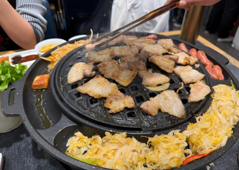 猪六福烤肉加盟