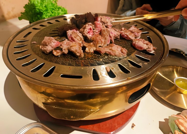 猪六福烤肉加盟