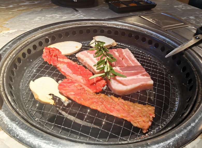 日月烤肉韩式烤肉加盟