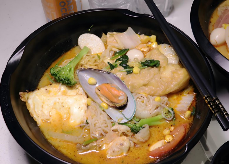 鸿鼎麻辣烫加盟