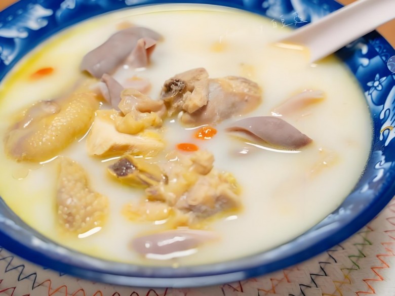 汤有范广式猪肚鸡汤饭