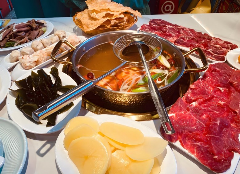 有胃青年地摊火锅