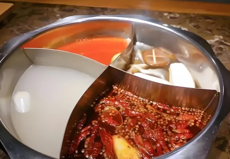 十张桌市井火锅加盟