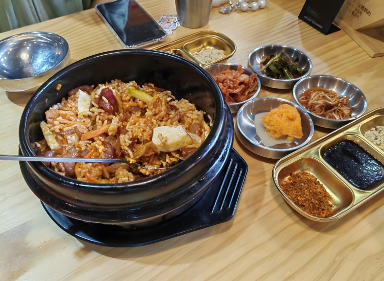 阿拉里石锅拌饭