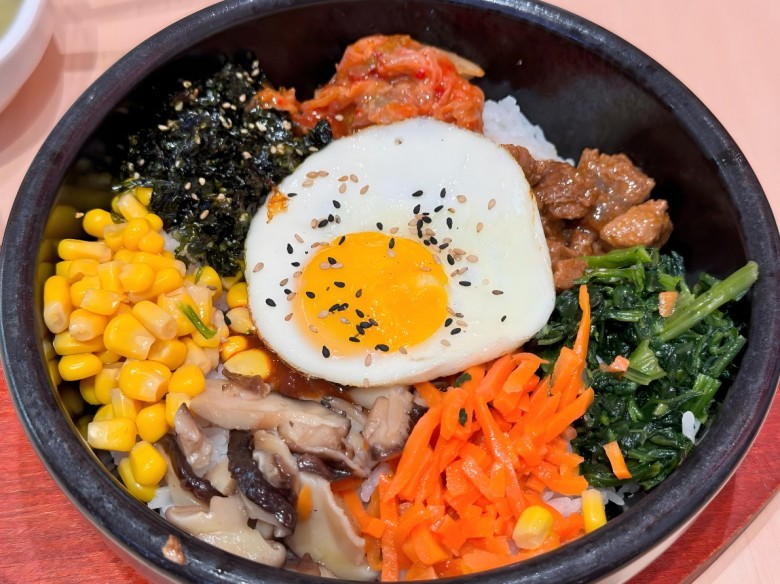 湘味阁紫砂煲拌饭 湘味阁紫砂煲拌饭