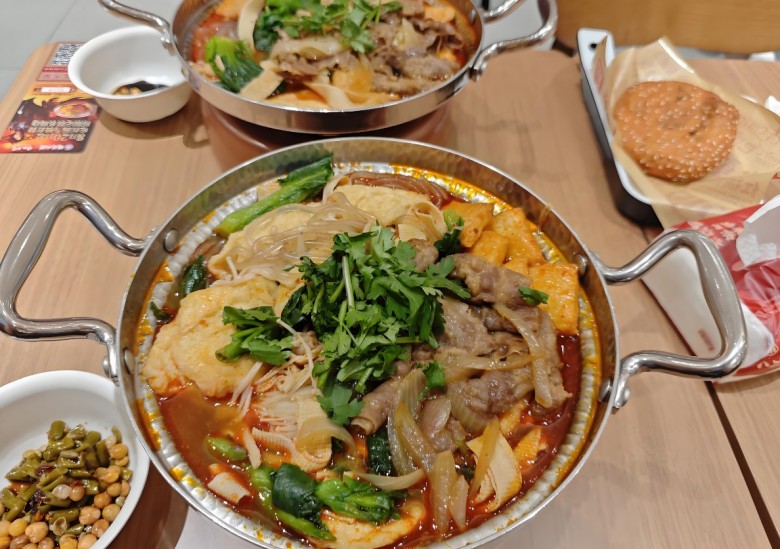 卧喜铺子牛肉冒菜加盟