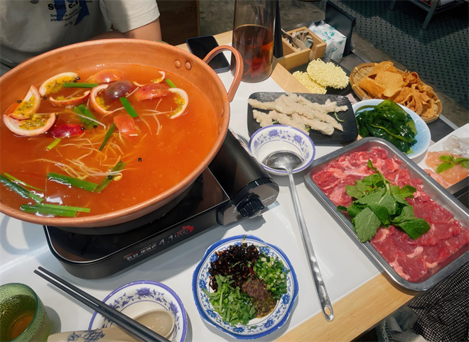 野厚咧贵州酸汤牛肉火锅