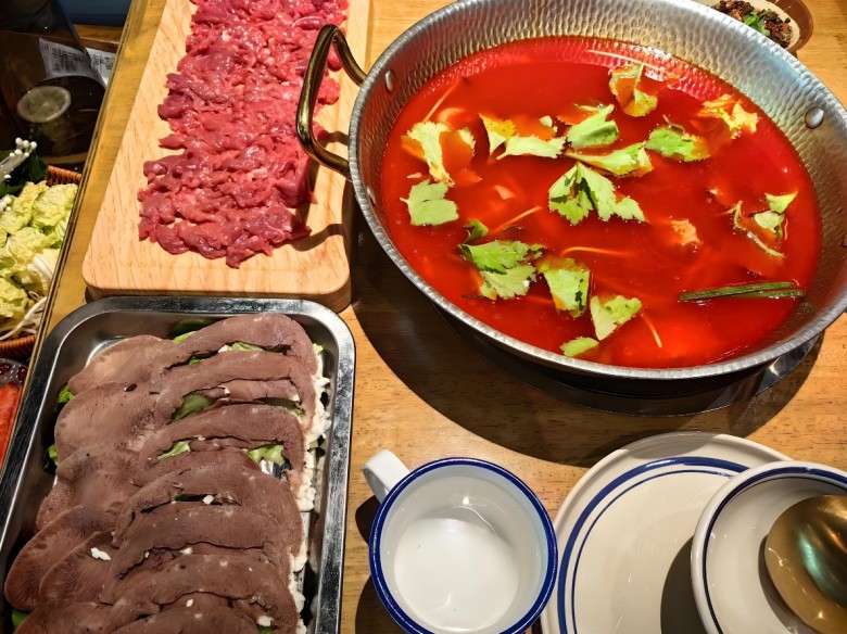 黔番番贵州酸汤牛肉火锅