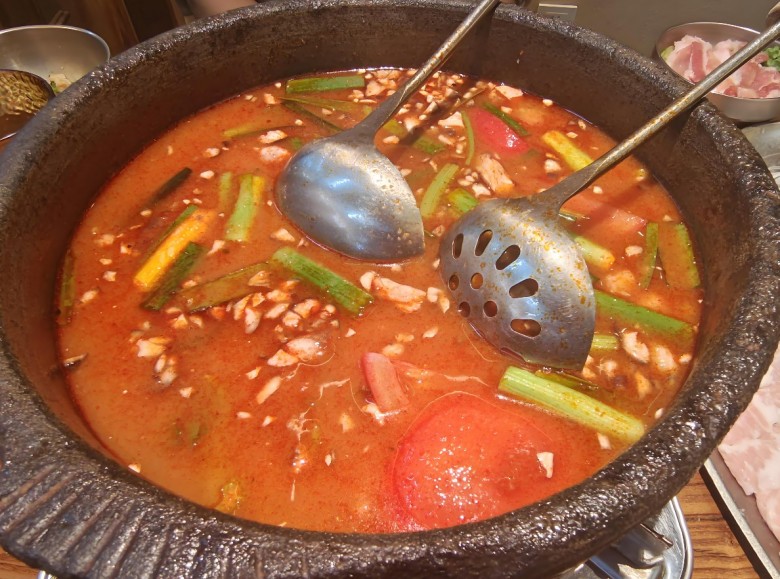夺多山贵州酸汤牛肉火锅
