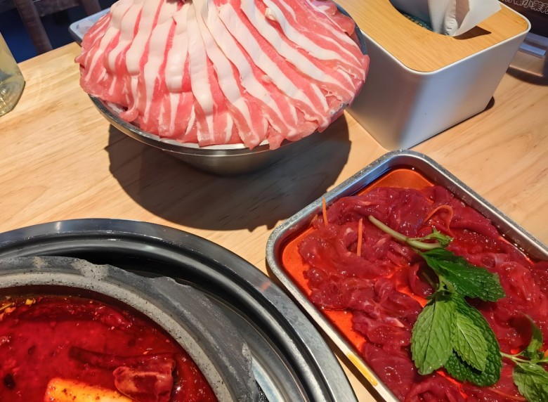 关小满自助烤肉鲜切牛肉火锅