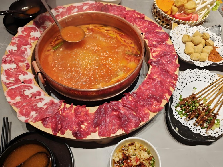 楠小云云南酸辣牛肉火锅加盟