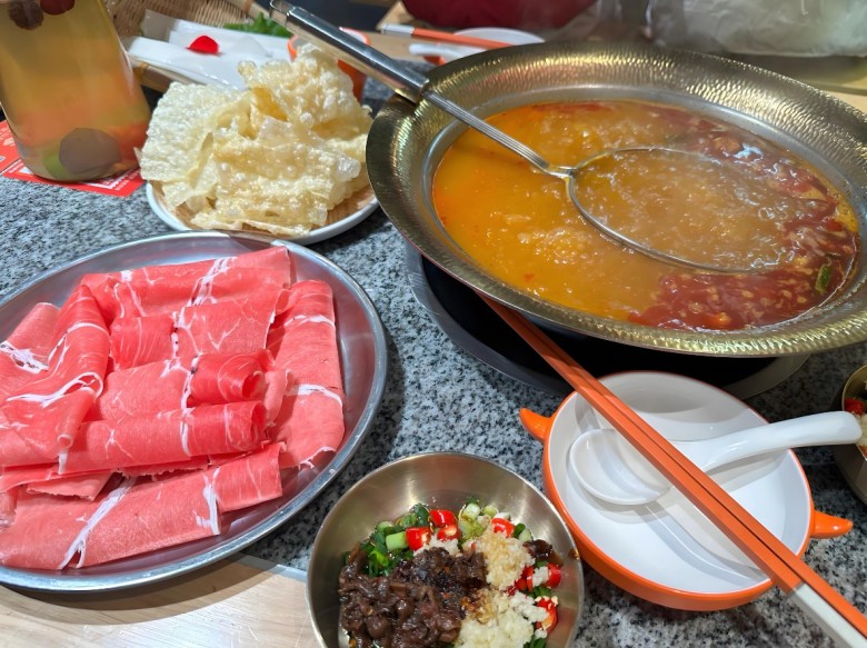大龙六方贵州酸汤牛肉火锅加盟