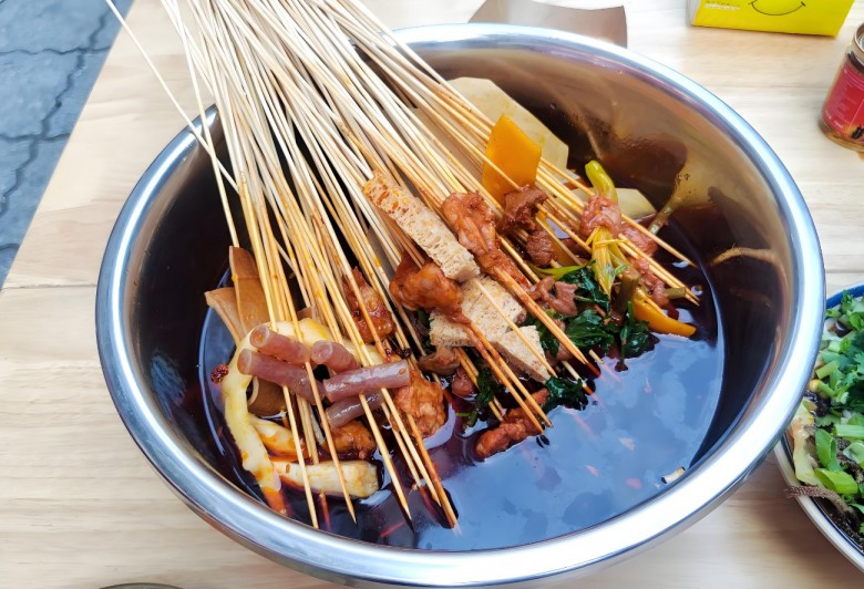 況且況且串串香火鍋加盟