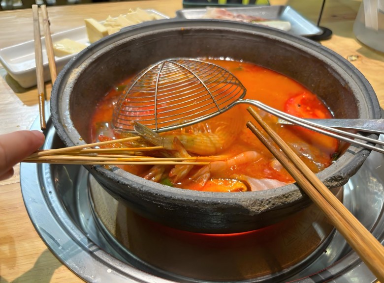 大龙六方贵州酸汤牛肉火锅加盟