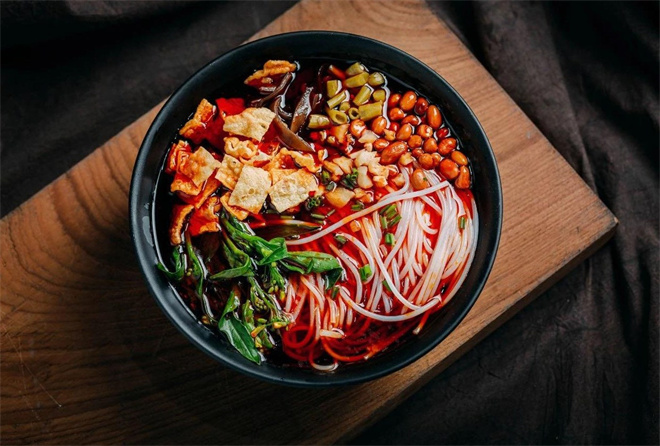 薛笑笑地摊螺蛳粉加盟