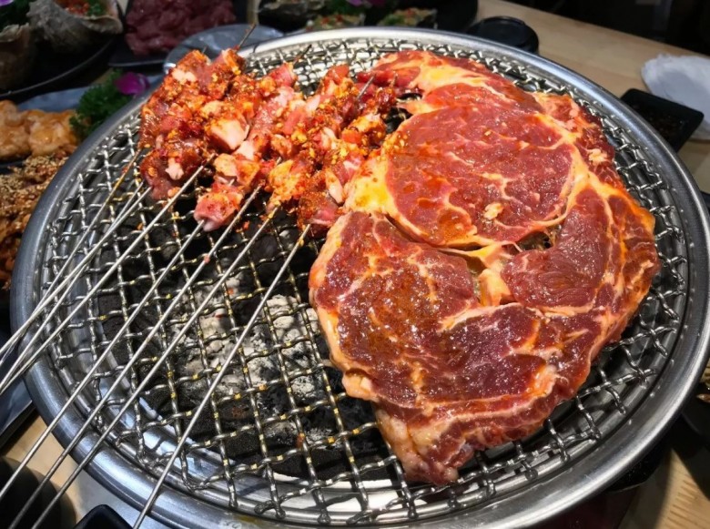 尹珍珠韩式无限烤肉加盟