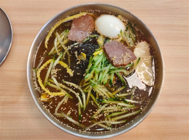 金姬家现压延吉冷面