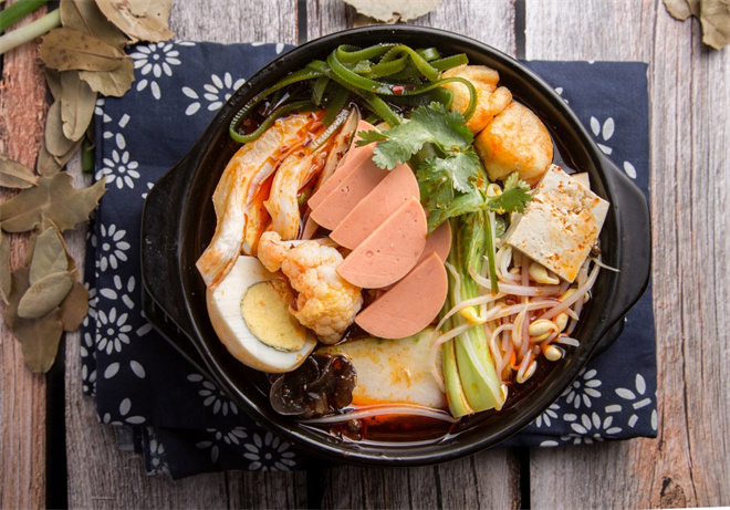 纤万嘉正宗麻辣烫加盟