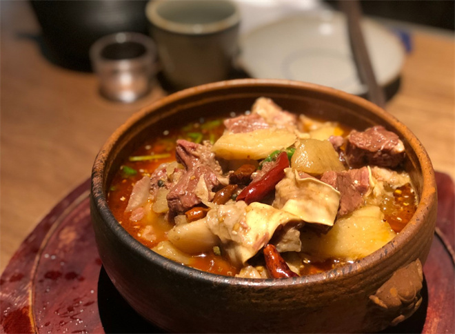 纤万嘉正宗麻辣烫加盟