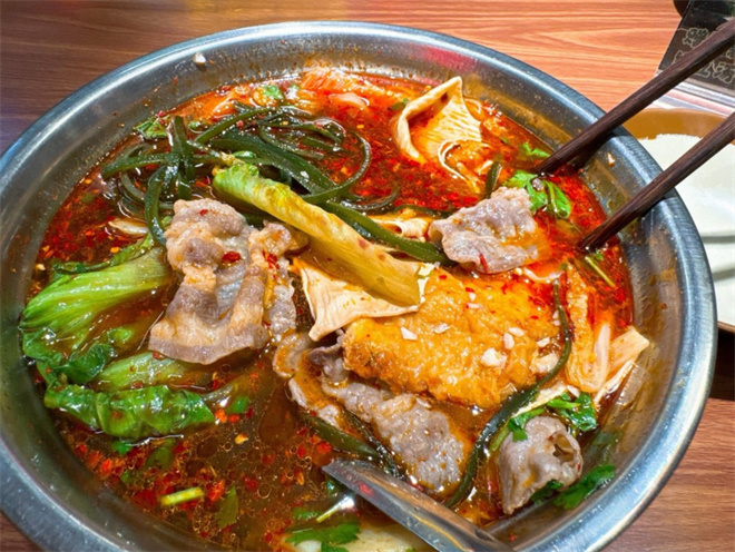 王宝子铁盆麻辣烫加盟