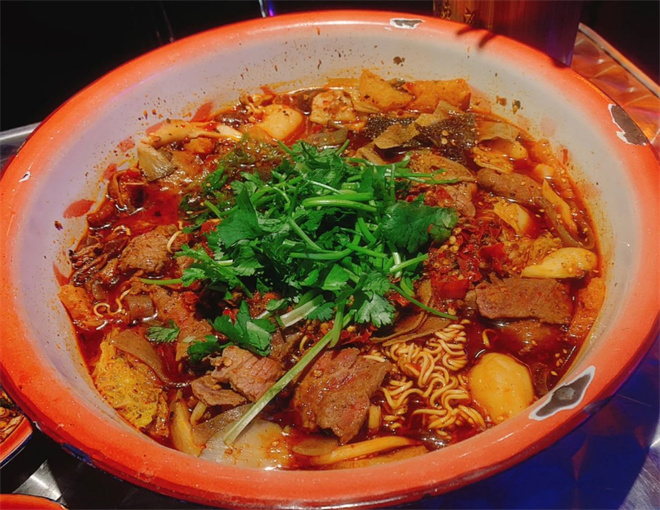 王宝子铁盆麻辣烫