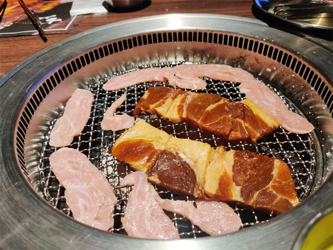 美作铭自助烤肉工场加盟