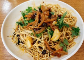 打雜陳爆香牛雜拌面