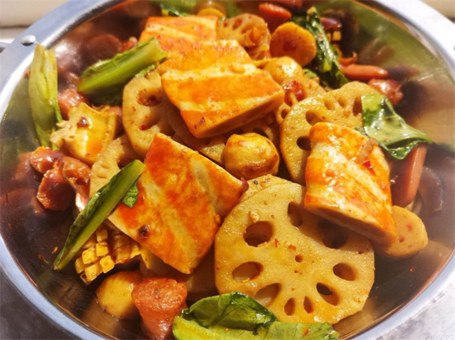 恰好彩麻辣香锅加盟