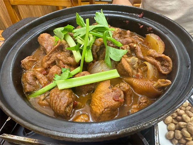 花溪畔鸡公煲加盟