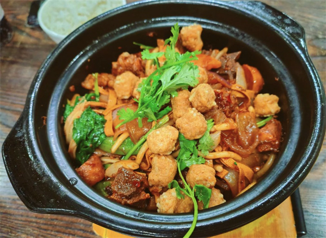 花溪畔鸡公煲加盟