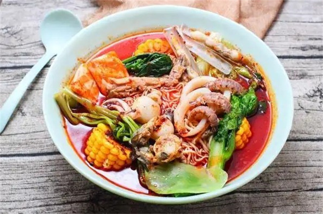 江美丽阿婆麻辣烫加盟